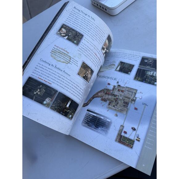 Resident Evil 4 Official Strategy Guide by Brady games (Paperback, 2005) RARE - Picture 4 of 5